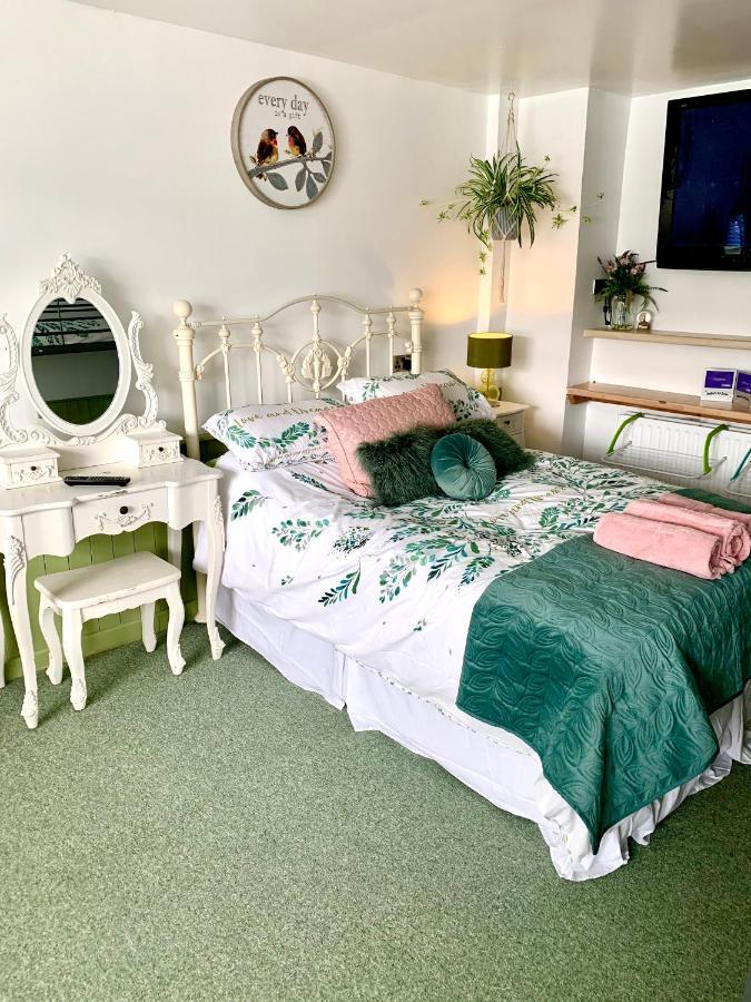 Barrs Court Beds Bed and Breakfast Warmley Buitenkant foto