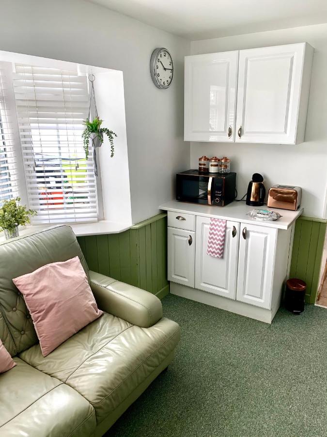 Barrs Court Beds Bed and Breakfast Warmley Buitenkant foto